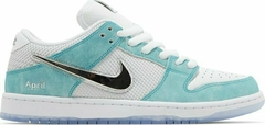 April Skateboards x Dunk Low SB 'Turbo Green' na internet