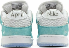 Imagem do April Skateboards x Dunk Low SB 'Turbo Green'