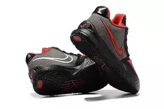 Imagem do Kyrie 4 Low "Black University Red"