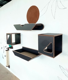 Playground para gatos com 8 peças, incluindo prateleiras e arranhador, em design moderno e funcional.
