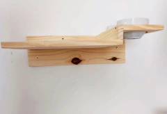 Playground para gatos com prateleira de madeira e tigela para alimentos. comedouro para gatos ergonomico