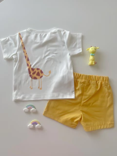 Conjunto Jirafa de remera y short al tono en internet