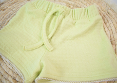 Shorts moteado en internet