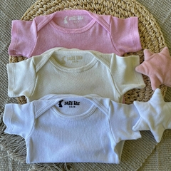 Pack X3 bodys básicos Rosa/blanco/crudo manga corta - comprar online