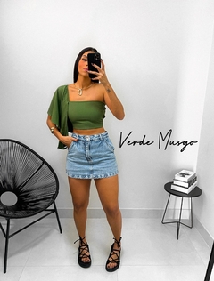 Cropped Adriana na internet
