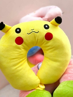 Almohada Cuello de Viaje Pikachu - comprar online