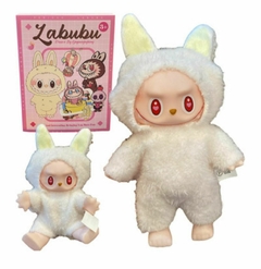 Labubu Monsters Caja en internet