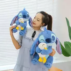Peluche Stitch abrazando patito - Edición Súper Cute 25cm - Premavintage