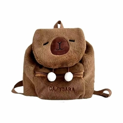 Mochila Peluche Capybara con Accesorios