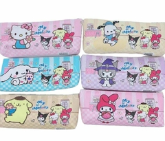 Cartuchera SANRIO sobre cierre