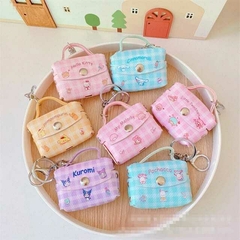 Funda auriculares mini maletin SANRIO llavero