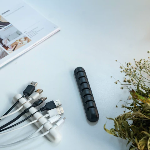 ORGANIZADOR ADHESIVO PARA CABLES