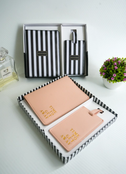 KIT PORTA PASAPORTE CON IDENTIFICADOR DE VALIJA