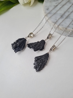 Collar Cianita Negra