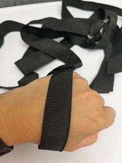 Algemas de Mãos e Pés em fita na internet