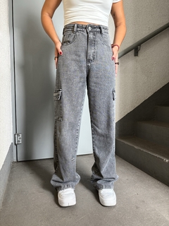 Calça jeans wide leg cargo mabel gray