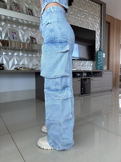 calça jeans cargo desire na internet