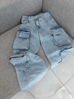 calça jeans cargo desire