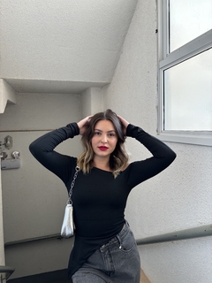 Blusa ágatha na internet