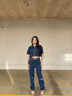 CAMISA JEANS CROPPED OVERSIZE FEMININA COM BOLSOS PATCH - loja online
