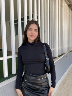 Blusa megan na internet