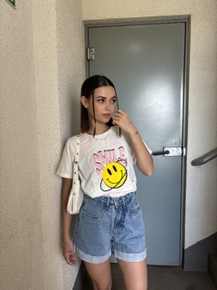 Short jeans mom ride na internet