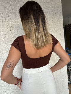 Body claire marrom na internet
