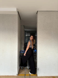 Body claire cinza na internet