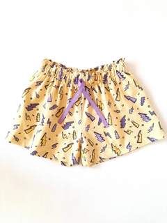 SHORT ANCHO RAYOS AMARILLO