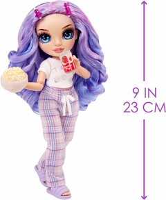Rainbow High 120360 Muñeca Junior High Pj Party Fashion Violet - tienda online