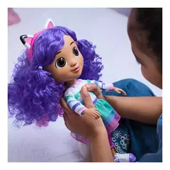 Gabby Dollhouse 36234 Muñeca Interactiva 33cm Canta y Habla en internet