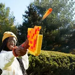 Imagen de Pistola Lanza Dardos Nerf Minecraft Firebrand Hacha Hasbro 8954