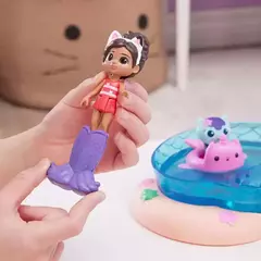 Imagen de Gabby Dollhouse 36225 Playset Pileta 10 piezas Sirenas