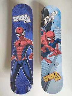 Skate Spiderman 60x15 con casco, rodrilleras y coderas. En estuche de plástico