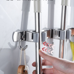 Porta escobas con tornillos - Green Bazar