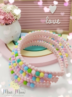 Tiara-(Arco)-Pom-Pom-Colorido