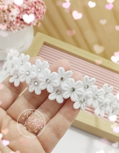 Tiara (Arco) Floral Branca (ideal para batizados) - comprar online