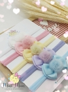 Faixinha Laço Mili com Pom Pom (Laço medindo aproximadamente 6 cm)