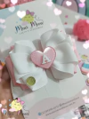 Laço Escolar Coração com Iniciais Tons Rosa (Laço M Medindo Aproximadamente 8 cm)