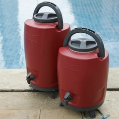 Invicta - Bidon 9 Lt Rojo Con Canilla Y Patas - comprar online