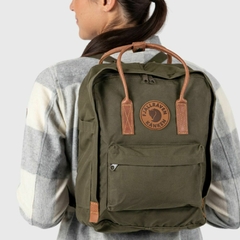 Imagen de Mochila Kanken Original N2 16L Negro Con Cuero Marron