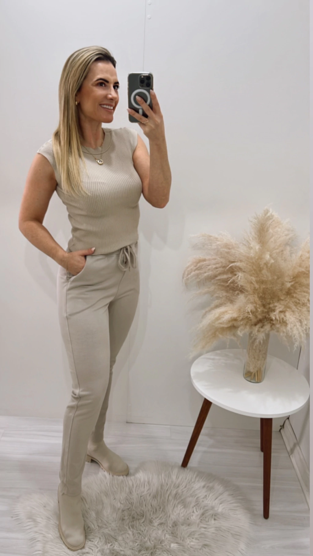 Calça Biamar em Moletom e Elastano com Barra Mullet - 11511 Tricô Bege