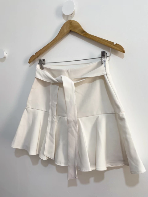 Short saia branco M (38)
