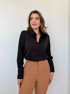 Camisa Social Feminina com Mangas Longas com Botões encapados - Preto - comprar online