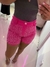 Short Feminino Curto com aplicação em Strass