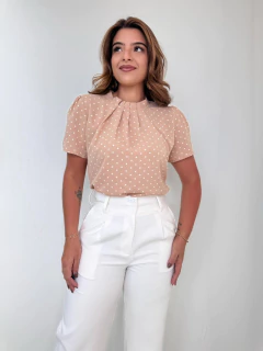 Blusa Feminina Poá Gola Plissada com Mangas