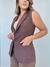 Colete Feminino em Alfaiataria Alongado Paula- Marrom - UseCarolMaia