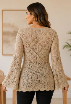 Blusa Tricô Rendado Manga Longa com Decote V e Acabamento Delicado