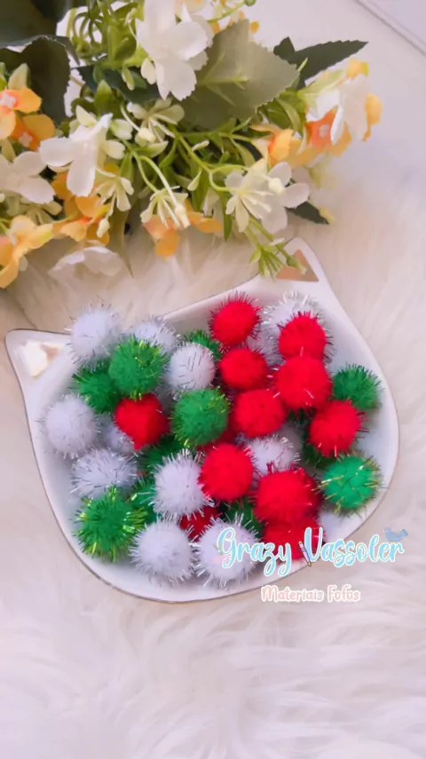 Pompom de Natal com fio 20mm - kit com 10 unidades