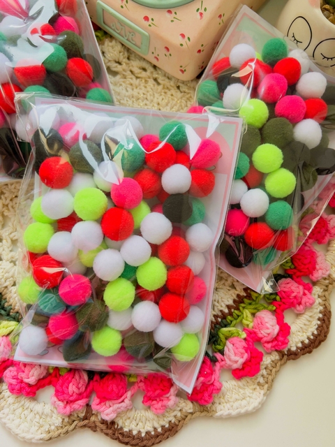 Combo de Pompom Tons Tropicais 20mm - 100 unidades - comprar online